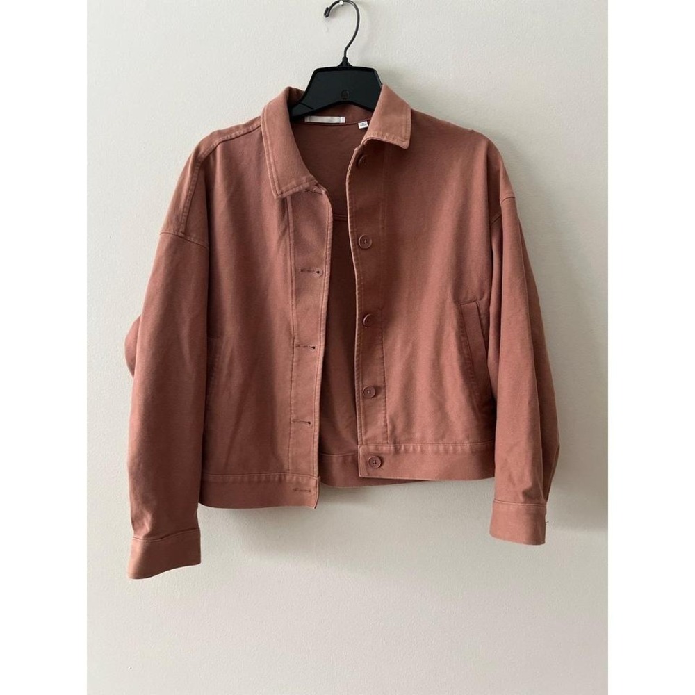 Uniqlo Cropped Button-Up Jacket in Dusty Rose